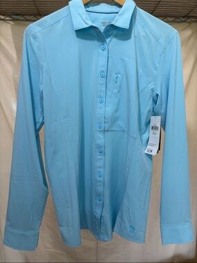 NWT Mountain Hardwear Women's Light Blue Button-Down Shirt